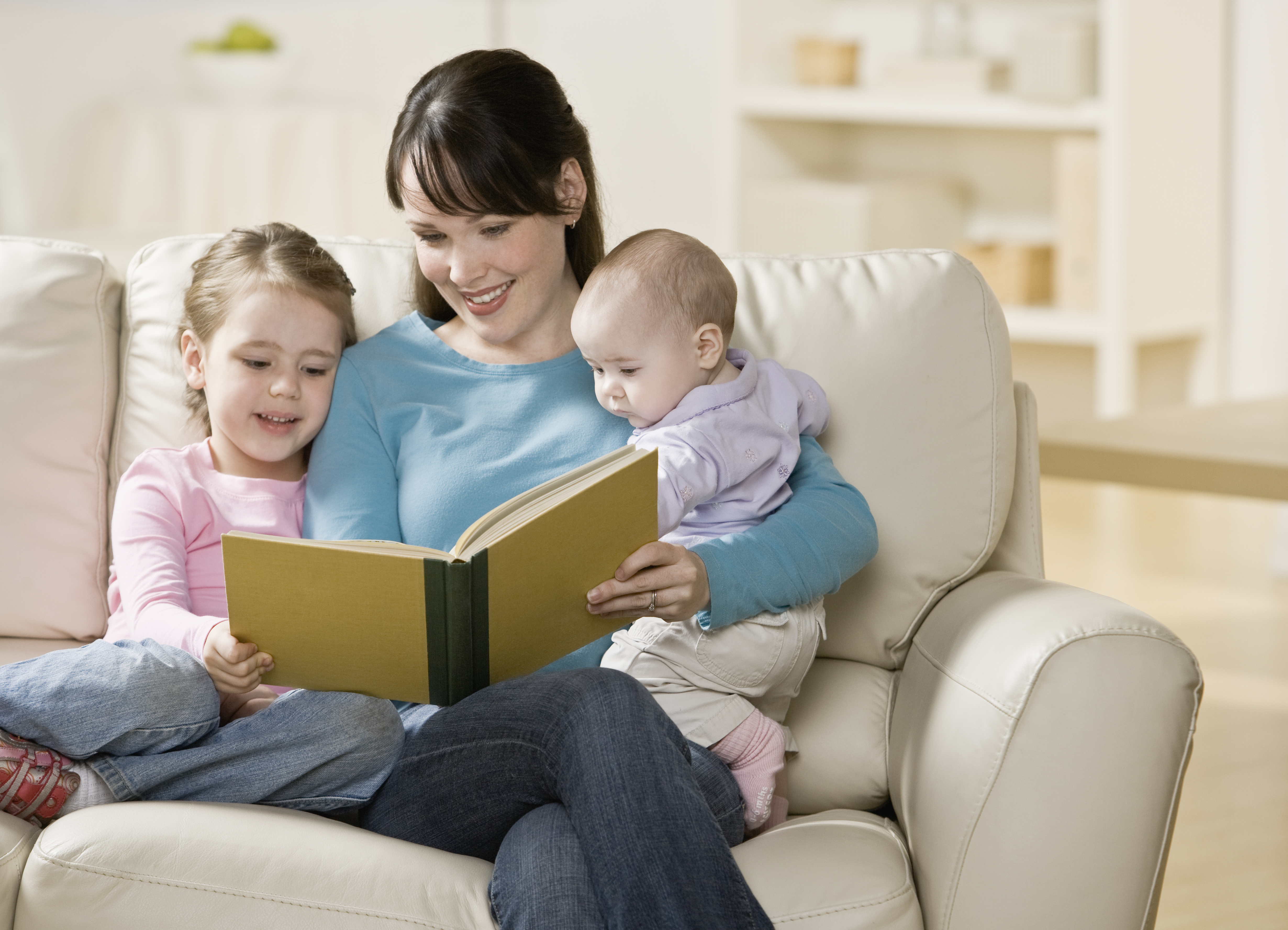 Дети читают о семье
